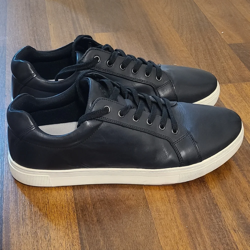 Propet Black and White Men's Sneakers SIZE 15 4E - Picture 1 of 11